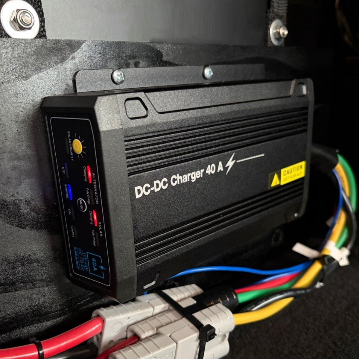 Sherpa 4x4 40Amp DC/DC Charger with MPPT Solar Input